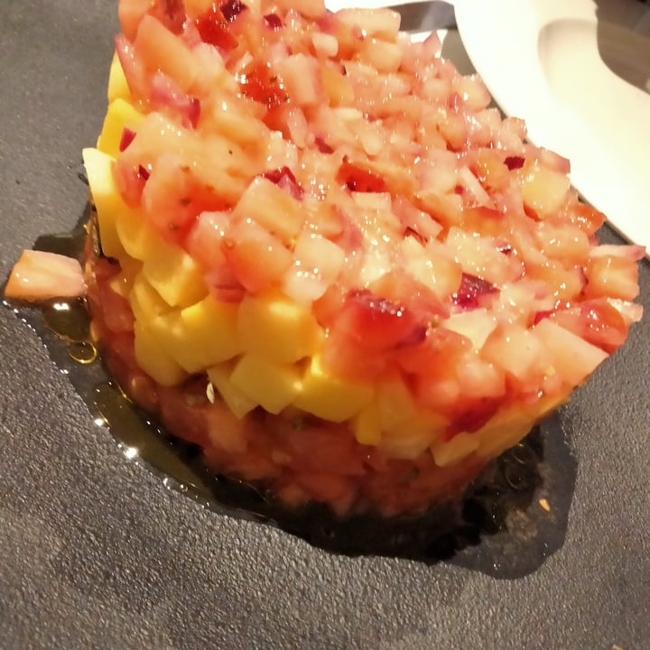 review photo of Restaurante Curcuma Tartar con vinagreta de fresa shared by @retardedunicorn on 15 Feb 2022 - review