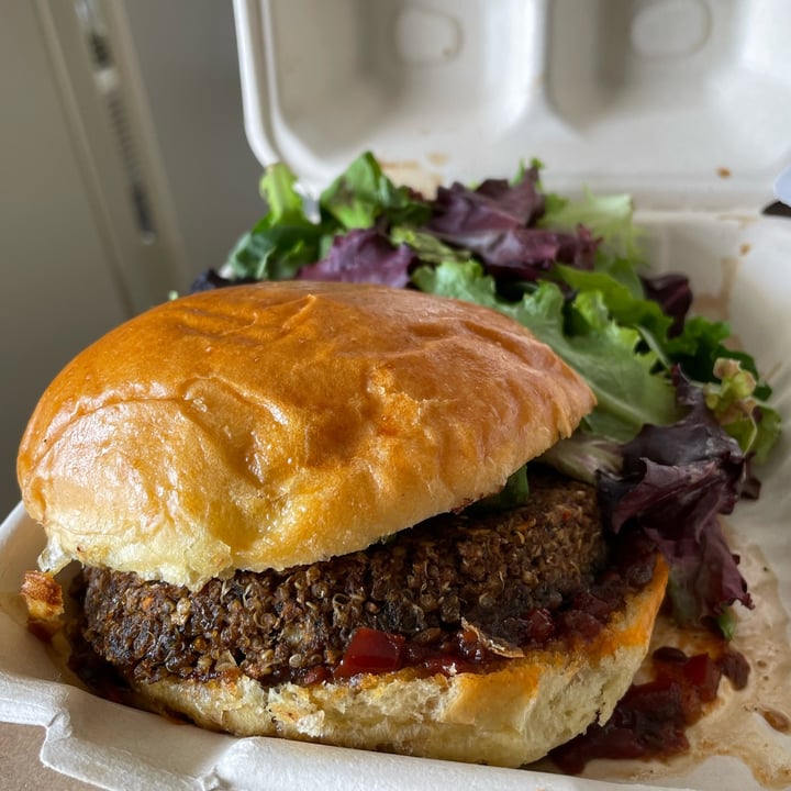 photo of Starfish Cafe Buddha Veggie Quinoa Burger shared by @avafortheanimals on  20 Jun 2022 - review