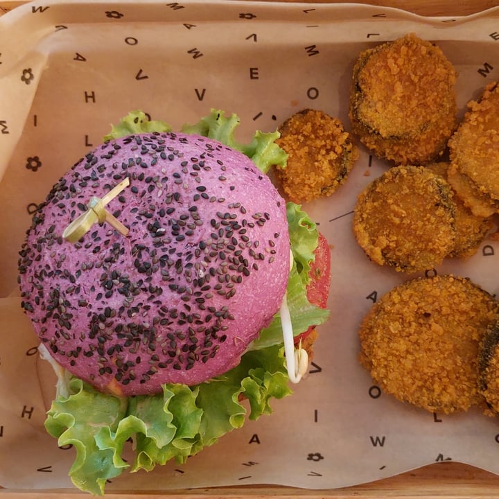 photo of Flower Burger Cherry Bomb shared by @broccoloblu on  26 Sep 2022 - review