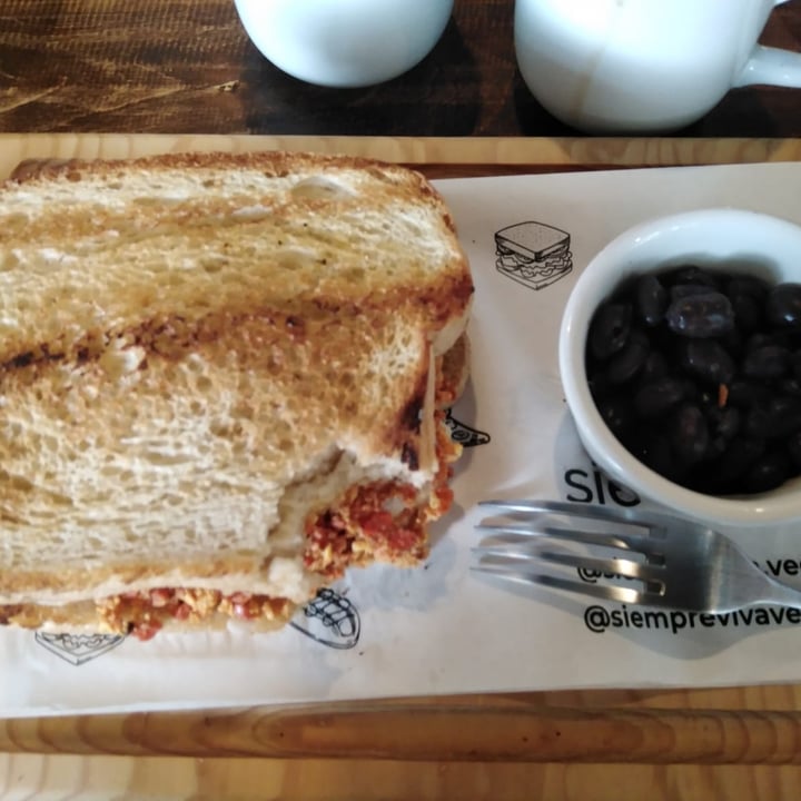 photo of Siempre viva Sandwich revuelto shared by @rosarioortiz on  26 Jun 2022 - review