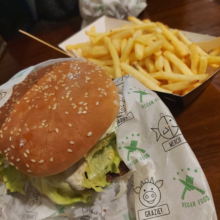 review photo of Açougue Vegano Hambúrguer shared by @jessicarodrigues on 09 Jun 2022 - review