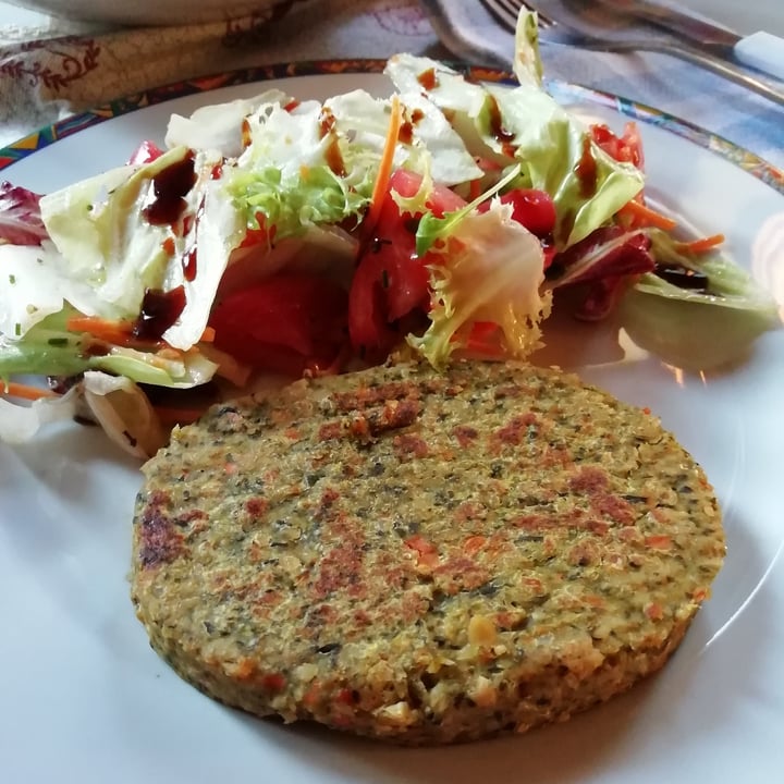 photo of Valsoia Burger spinaci, gustosino e quinoa shared by @soniaveg on  16 Jul 2022 - review