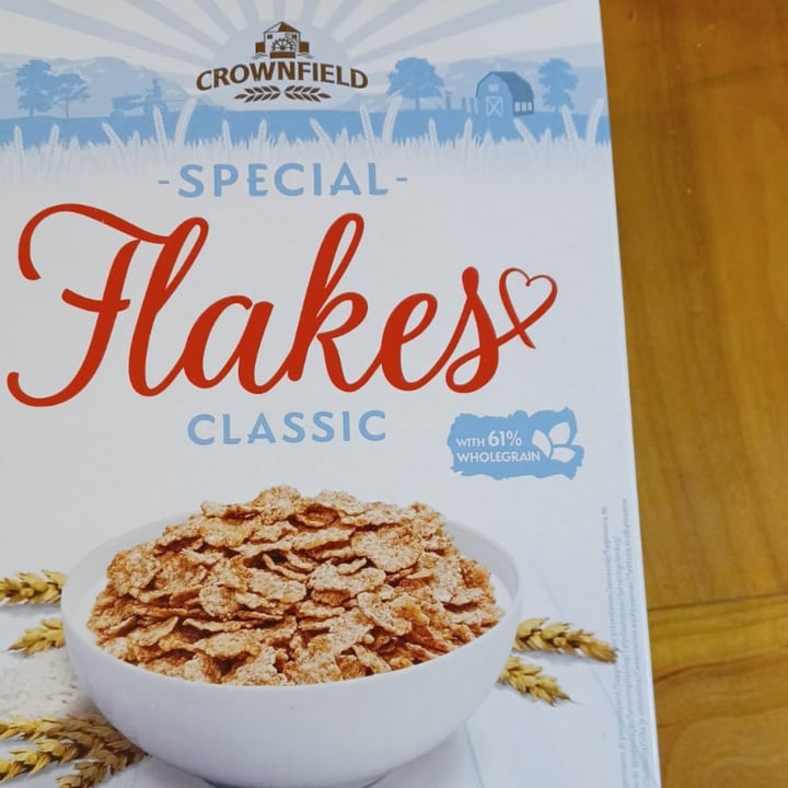 photo of Crownfield Special Flakes classic shared by @lizzieveg on  05 Feb 2022 - review