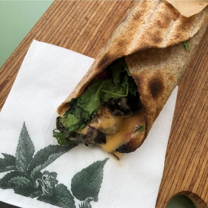 photo of Shake Café beet hummus wrap shared by @frappa on  20 Nov 2022 - review