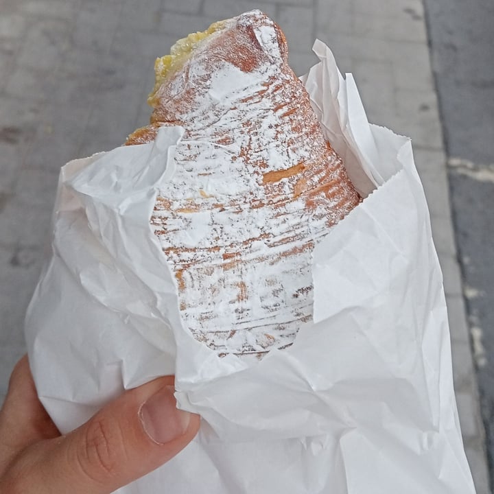 review photo of Bar Dolcezza di Cuscunà Temistocle Cornetto al cioccolato shared by @silviaa on 16 Sep 2022 - review
