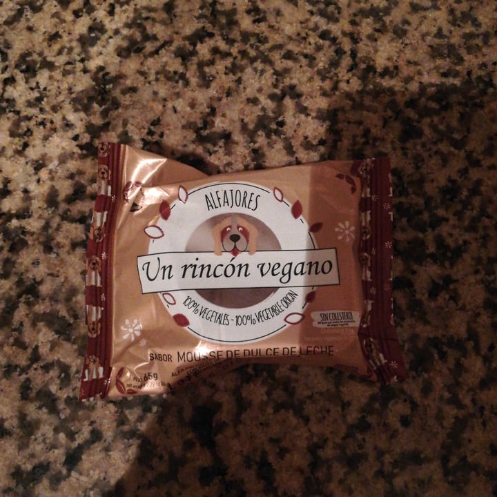 review photo of Un Rincón Vegano Alfajor sabor Mousse de Dulce de Leche shared by @garolaagustina on 22 Oct 2021 - review