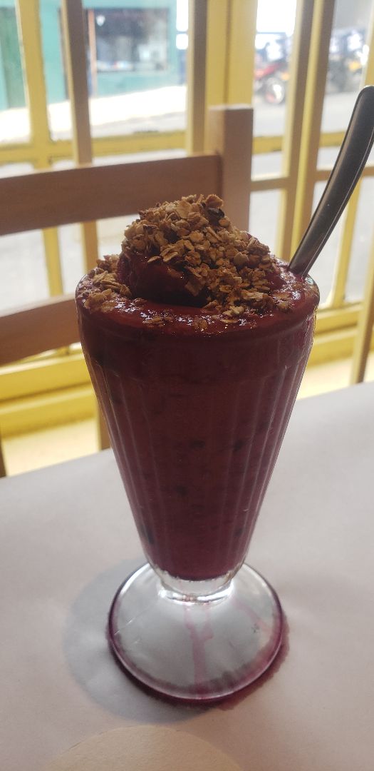 review photo of Caballete & Berenjena Vegan Food Malteada de Frutos Rojos shared by @locabra1 on 17 Sep 2019 - review