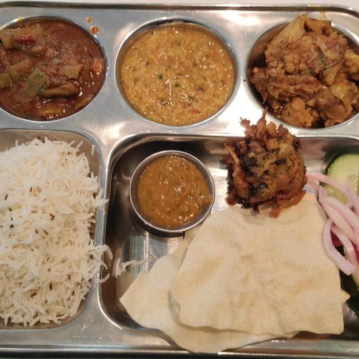 photo of Tulsi Vegan Restaurant Vegan Thali shared by @oskar-vegantv on  11 Mar 2021 - review