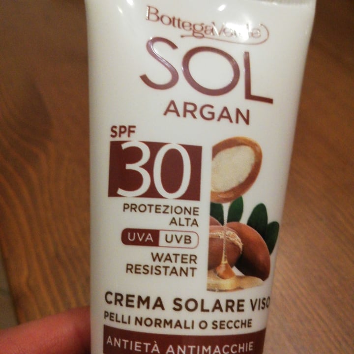 photo of Bottega Verde Sol argan crema solare viso pelli miste  spf 30 shared by @tonigi on  28 May 2022 - review
