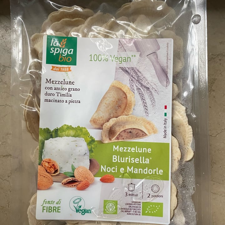 review photo of La Spiga Bio mezze lune blurisella noci e mandorle shared by @michemme on 14 Mar 2022 - review