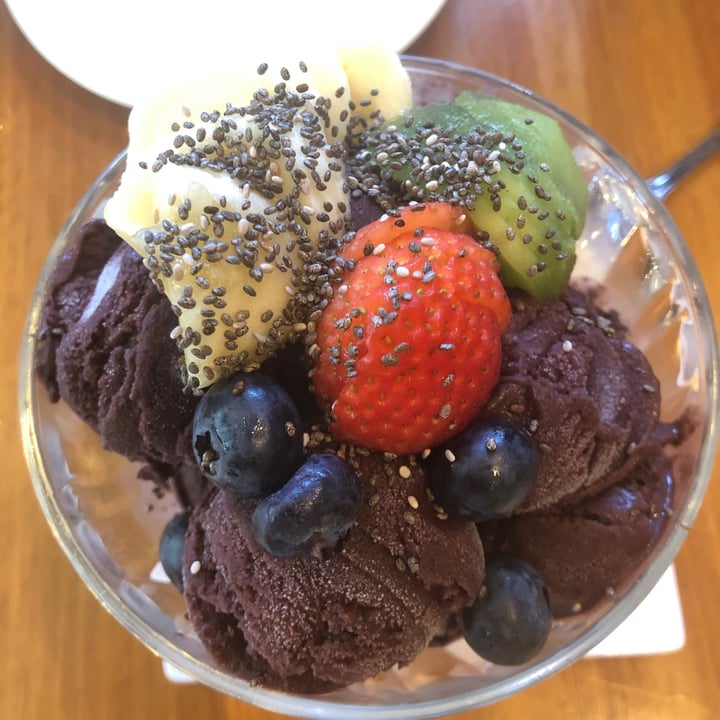 photo of The Living Cafe Acai Bowl shared by @roxtarlette on  11 Oct 2020 - review