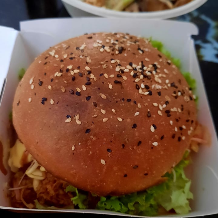 photo of GIUSTA Jackfruit Burger shared by @acilegna on  07 Oct 2022 - review