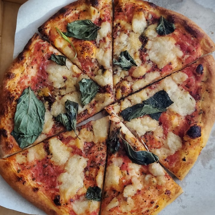 photo of Virtuous Pie Margherita Pizza shared by @rosiesully on  26 Oct 2021 - review