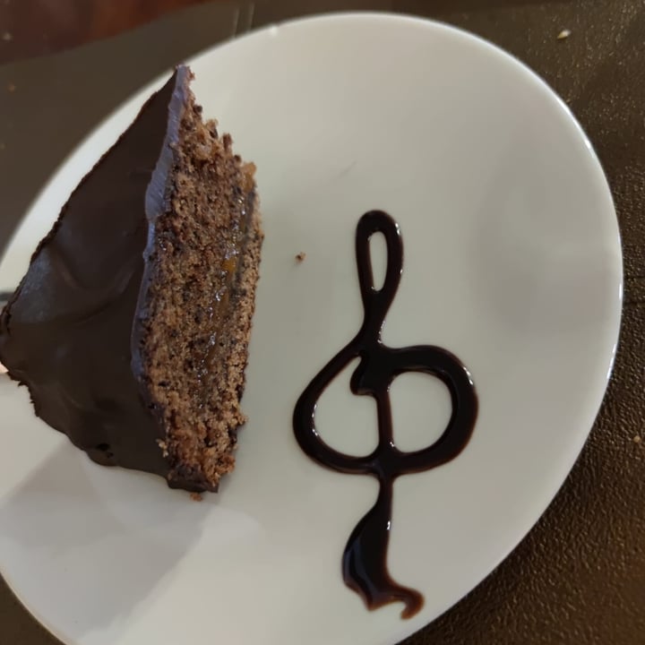 photo of Shangri La Tarta de chocolate con mermelada de melocotón shared by @iruchinha on  19 May 2022 - review