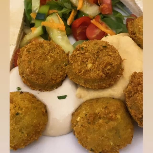 Photo of the dish “Hummus con falafel”