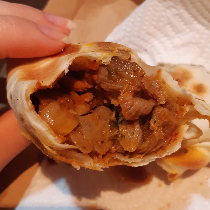 photo of Lontano Pizza Empanada de "carne" shared by @martinaitziar on  16 Nov 2021 - review