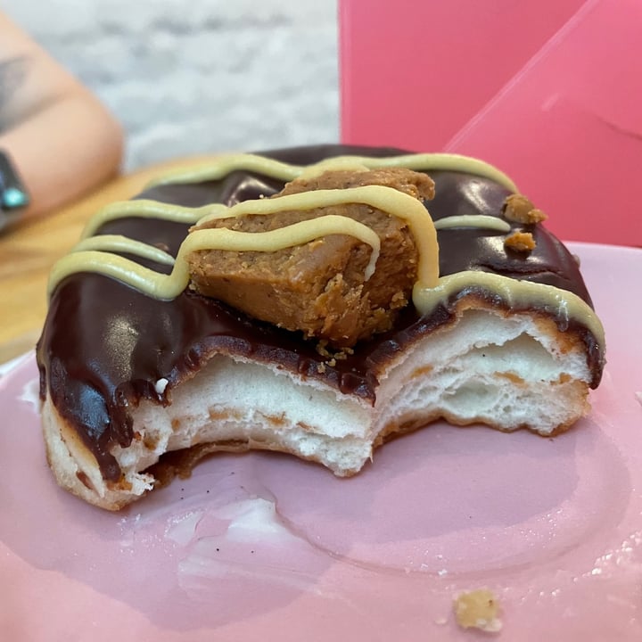 photo of Brammibal's Donuts Chocolate Peanut Fudge shared by @smileypotato on  31 Jul 2021 - review