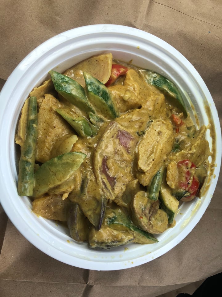 photo of Ye’s Asian Vegan Kitchen Malaysian Coconut Curry shared by @nisharespect on  09 Jul 2022 - review