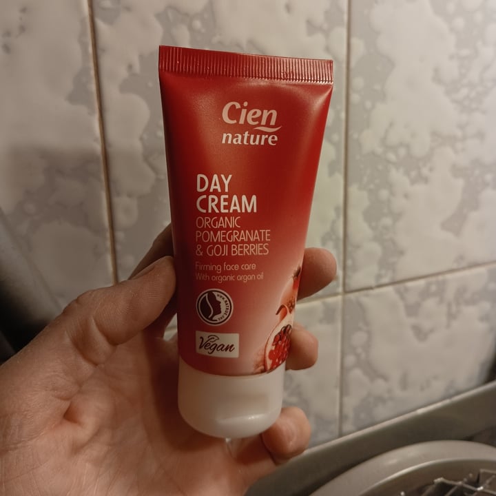 photo of Cien nature Crema Mani shared by @giuliaca on  16 Mar 2022 - review