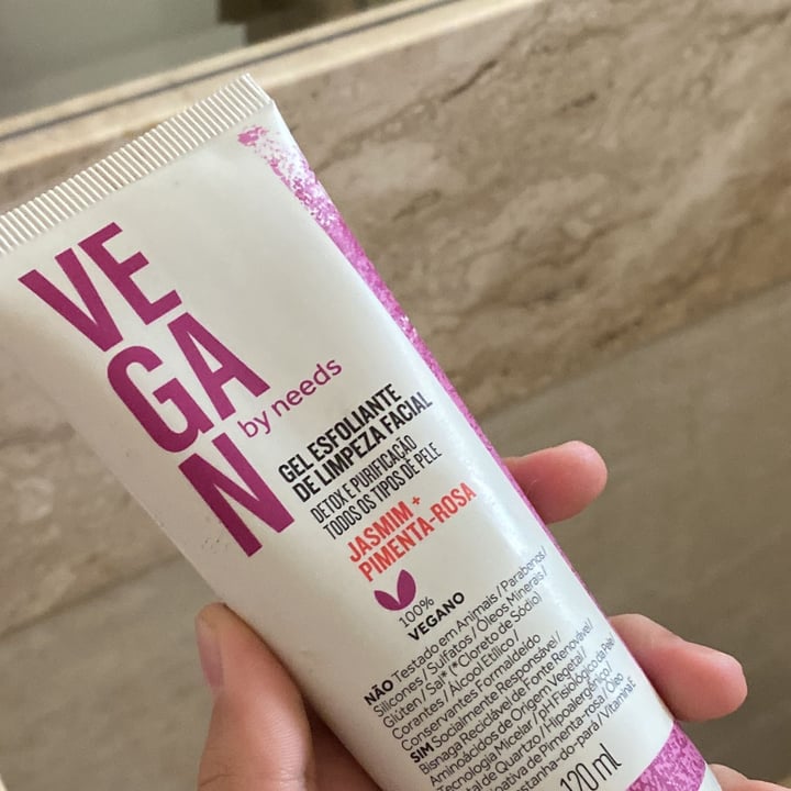 photo of Vegan by Needs Gel esfoliante de limpeza facial shared by @catarinagc on  21 May 2022 - review