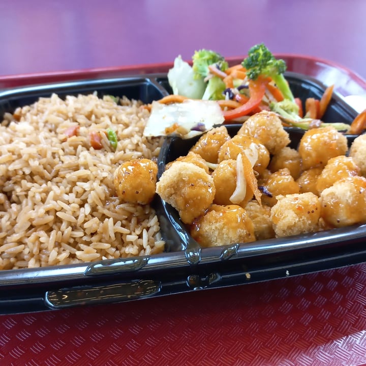 review photo of Sarku Japan Bento Tangerine Tofu Apanado shared by @milenaq on 02 Nov 2022 - review
