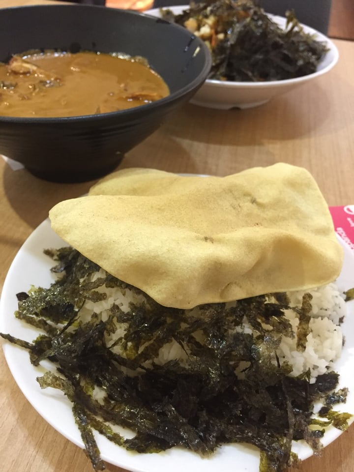 photo of D’Life Signature King mushroom curry with rice top with seaweed and papadum shared by @maxxkeyy on  18 Oct 2019 - review