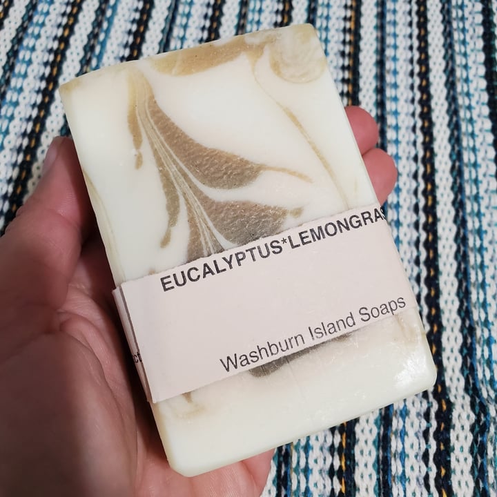 review photo of Washburn Island Soaps Eucalyptus Lemongrass shared by @magalinehemy on 08 Jul 2022 - review