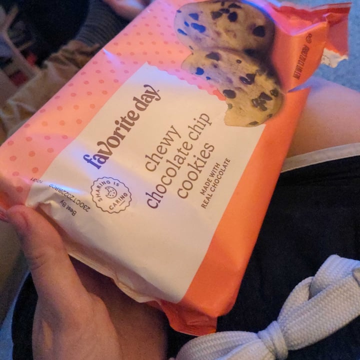 photo of Favorite day Chewy Chocolate Chip Cookies shared by @cassiespanton on  04 Jun 2022 - review