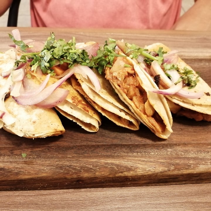 photo of Calabacitas Tiernas Bistro Tacos de Barbacoa shared by @monicaqg on  01 Oct 2020 - review