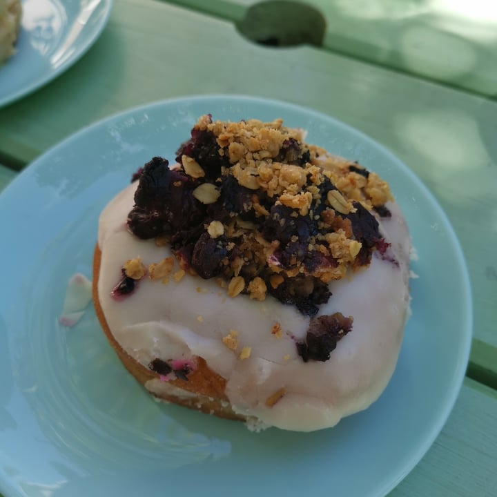photo of Grumpy & Runt | Little Deli & Donuts Blueberry Crumble Donut shared by @ninaesterhuysen on  12 Jan 2021 - review