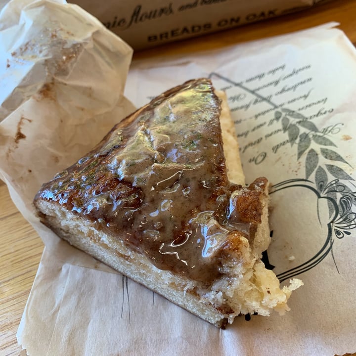 photo of Breads On Oak King cake filled with cream shared by @andreadal on  25 Jan 2022 - review