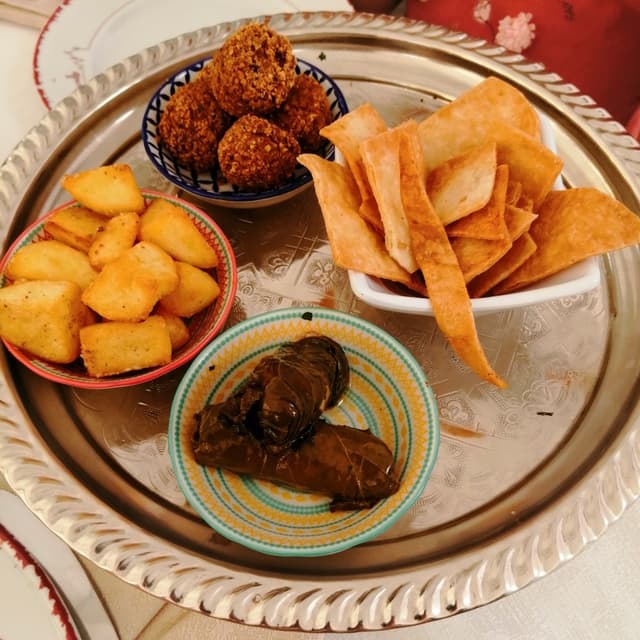 Photo of the dish “Tre Mezzeh - Patate Involtini Di Riso E Foglie Di Vite E Falafel”