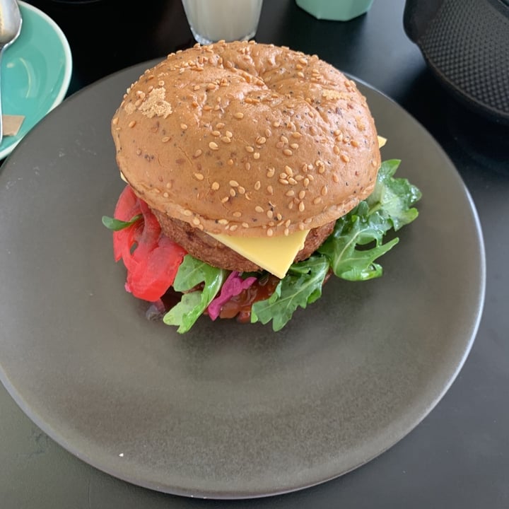 review photo of Hale & Hearty Vegan Beef Burger shared by @vegregg on 02 Jan 2020 - review