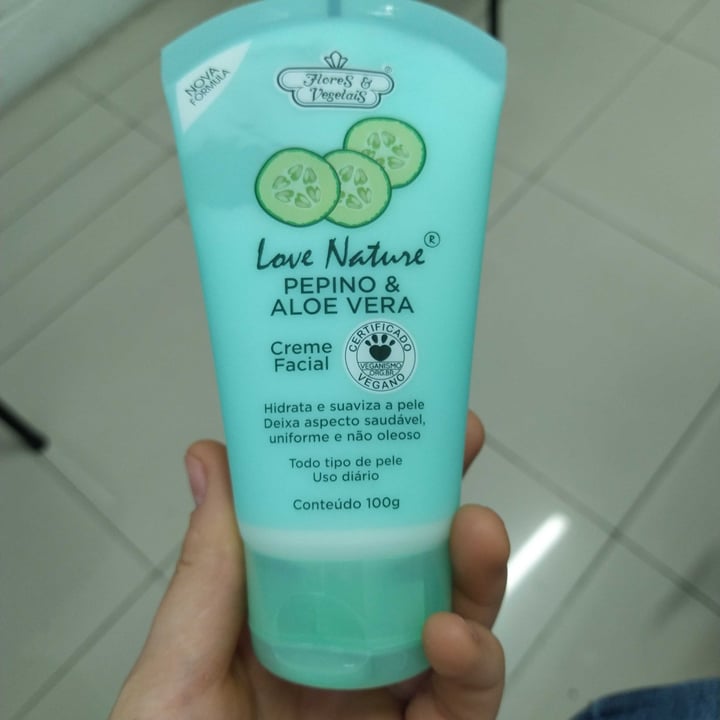 review photo of Flores e vegetais creme facial Creme Facial Love Nature Pepino E Aloe Vera shared by @thayna776 on 10 Oct 2022 - review