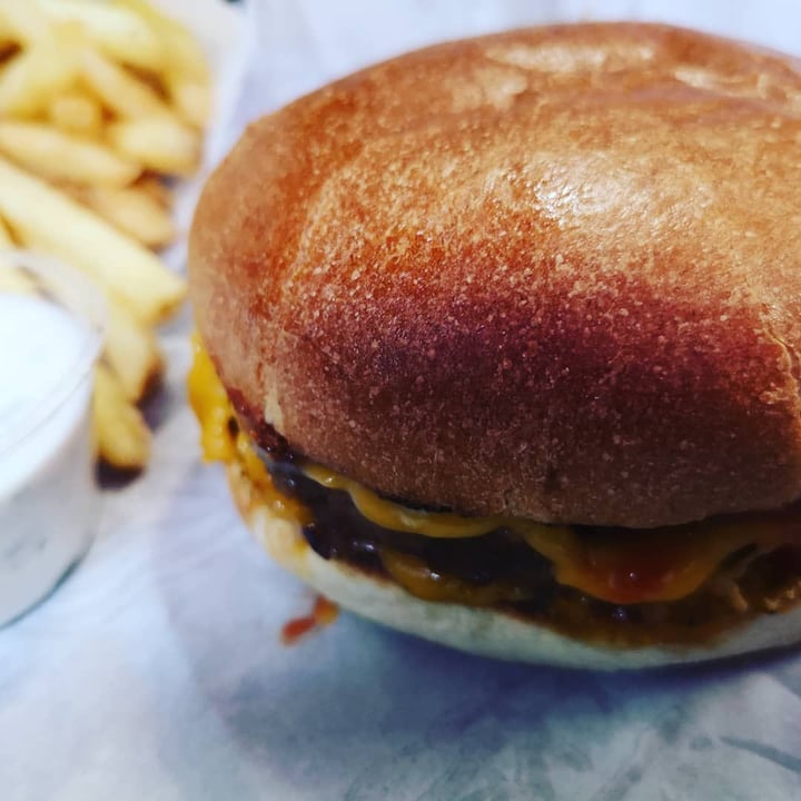 photo of Frost Burgers Double cheeseburger shared by @moll10lava on  04 Sep 2019 - review