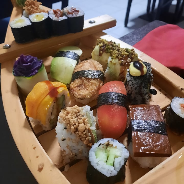 review photo of Asia Fusion Sushi Barca mix per 2 persone Vegan shared by @beab on 14 Nov 2022 - review