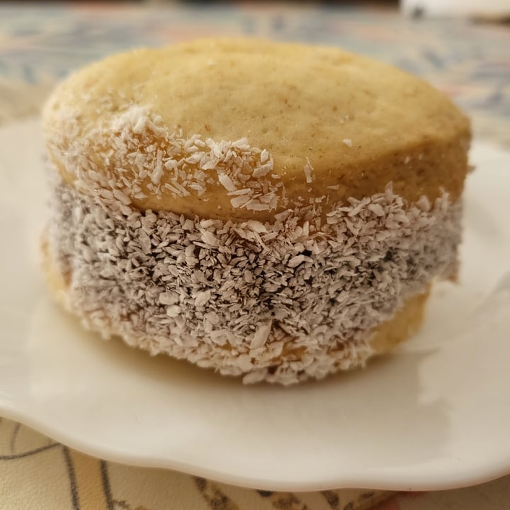 review photo of Dulces de Nita Alfajores de maicena con dulce de leche de almendras shared by @hipernova on 13 Aug 2022 - review