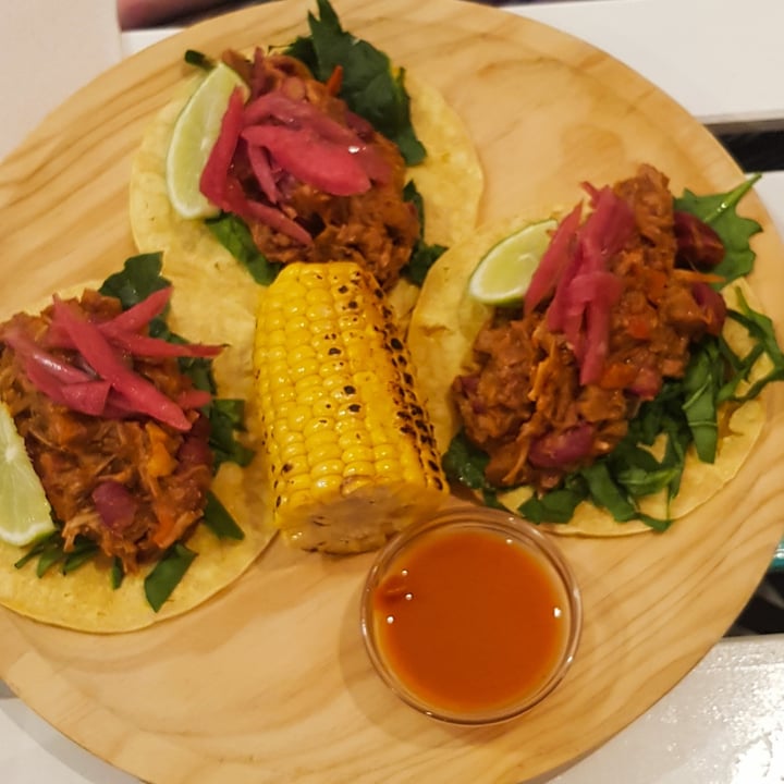 photo of La Oveja Negra taberna vegana. Tacos de jackfruit shared by @safariveg on  06 Jun 2021 - review