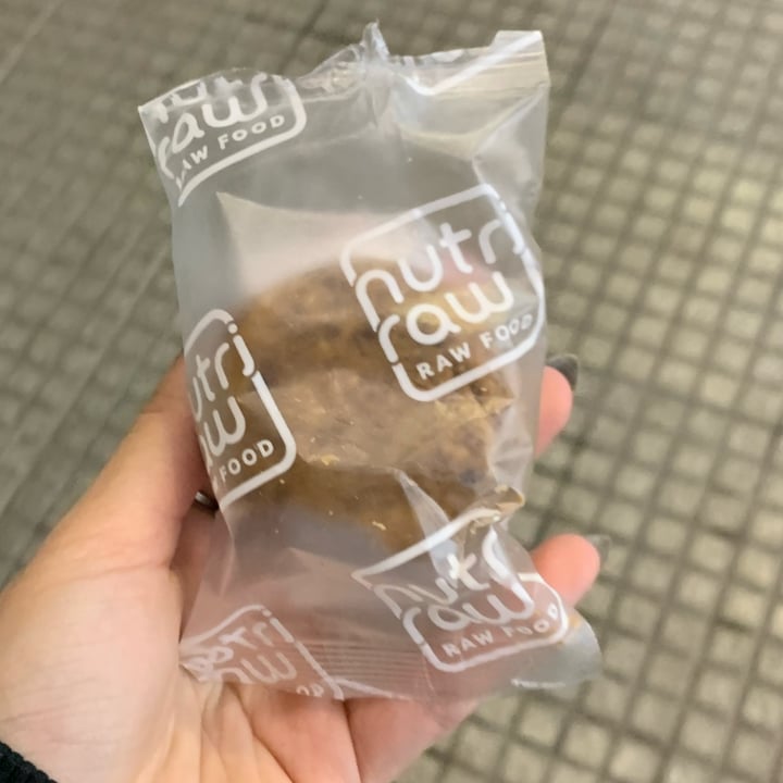 photo of Nutri Raw Alfajor Con Maní Frutal Sin Azúcar Agregada shared by @jannacatts on  09 May 2022 - review