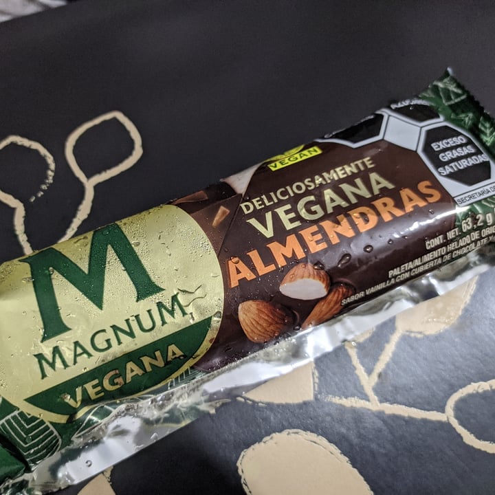 photo of Magnum Magnum Almendras Vegana shared by @dantornav on  05 Aug 2022 - review
