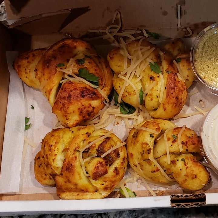 photo of Virtuous Pie Garlic Knots shared by @goodkarmavegan on  02 Jan 2021 - review