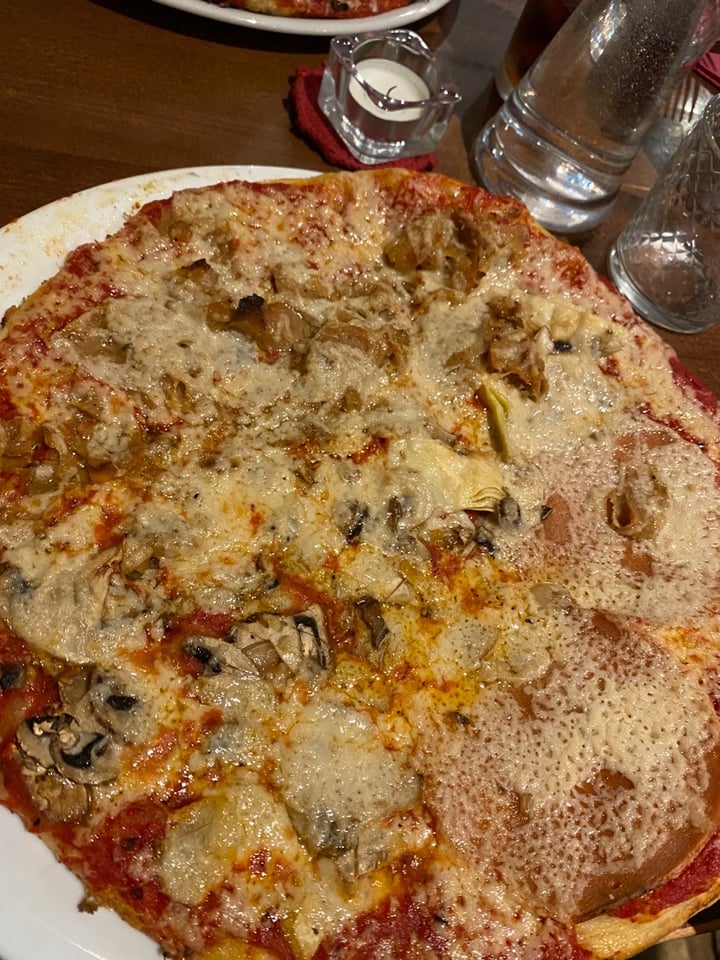 photo of Sora Lella Vegan Roman Restaurant Quattro Stagioni Pizza shared by @kikisparks on  03 Apr 2020 - review