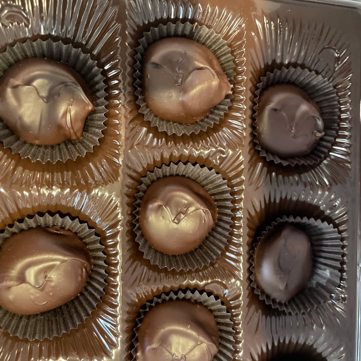 photo of Hawaiian Sun 70% Cacao Dark Chocolate Macadamia Nuts shared by @amandafox14 on  01 Apr 2022 - review