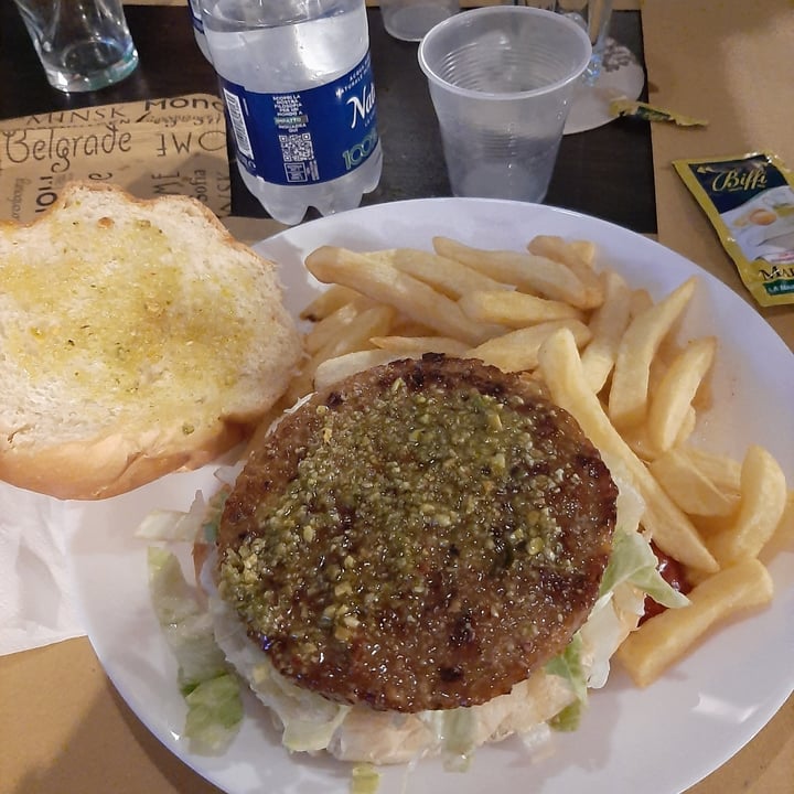photo of Shamrock Pub Vegan burger shared by @ermelinda on  09 Jun 2022 - review