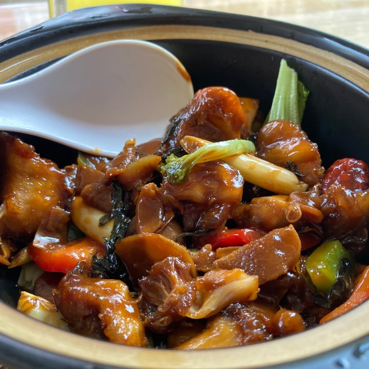 photo of Loving Hut Lion Mane Shrooms Claypot shared by @hollya113 on  10 May 2021 - review