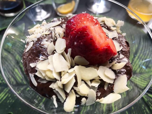 Photo of the dish “Mousse de aguacate, plátano y chocolate”