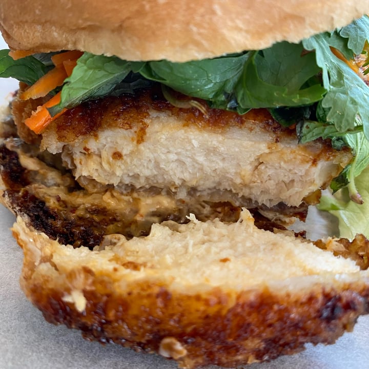 review photo of Privé Tiong Bahru Sweet & Sticky Panko-Crusted TiNDLE™ Burger shared by @willystyleee on 22 Mar 2021 - review