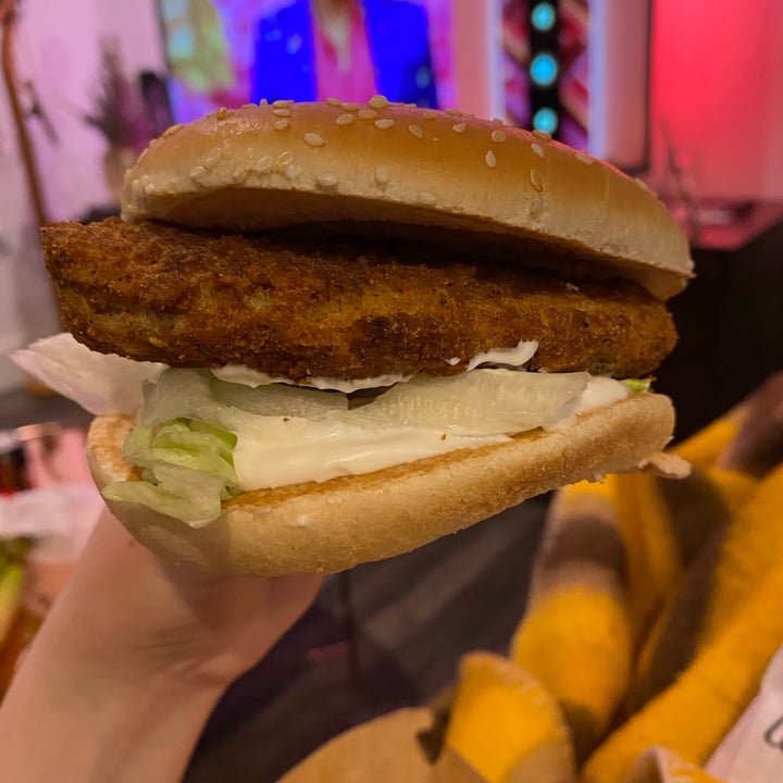 review photo of KFC vegan chicken burger shared by @heatherevans on 21 Mar 2021 - review