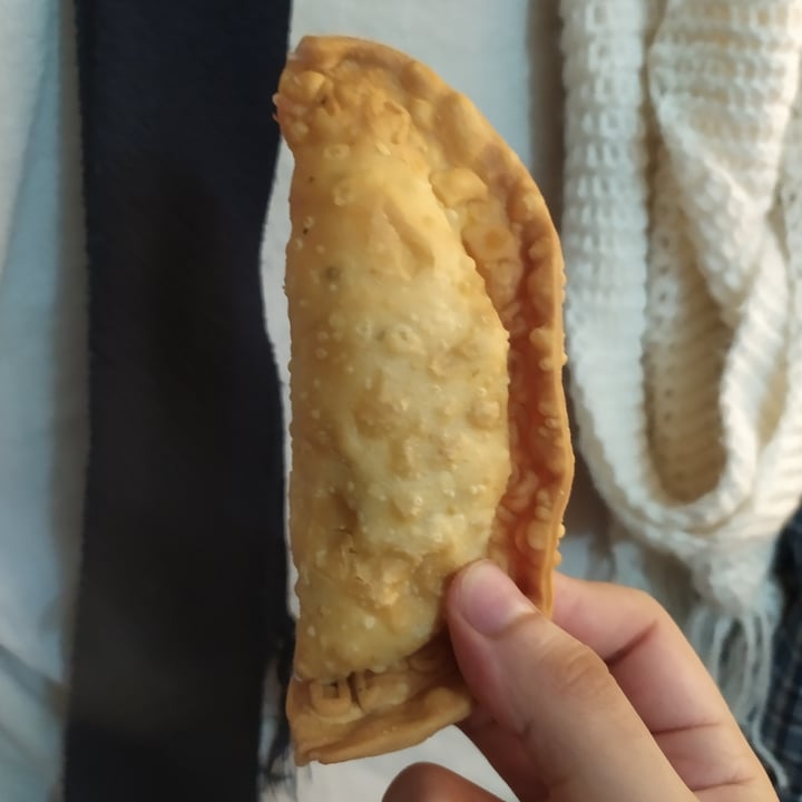 photo of Empanadas de 10 Empanada sabor Jamón y Queso shared by @jhvh on  31 May 2022 - review