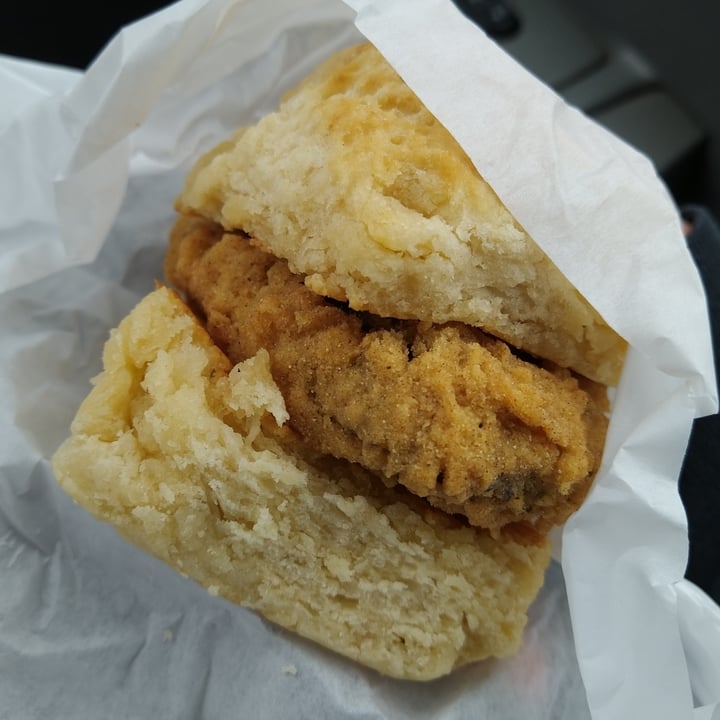 photo of Cornbread Cafe Chik’n Biscuit Sandwich shared by @onionkraut on  03 Mar 2022 - review